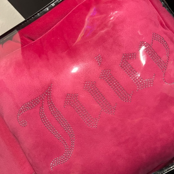Juicy Couture Hot Pink King Comforter Set - Picture 2 of 2